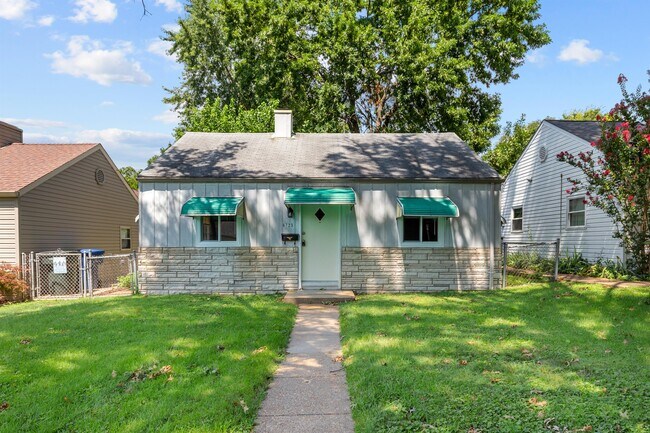 Building Photo - 6725 Wanda Ave