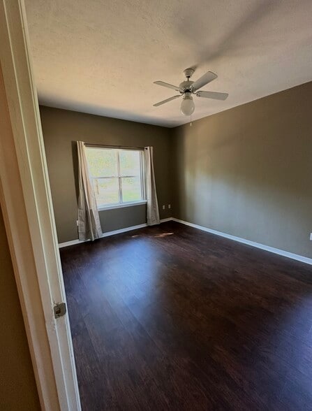 Building Photo - 4700 SW Archer Rd