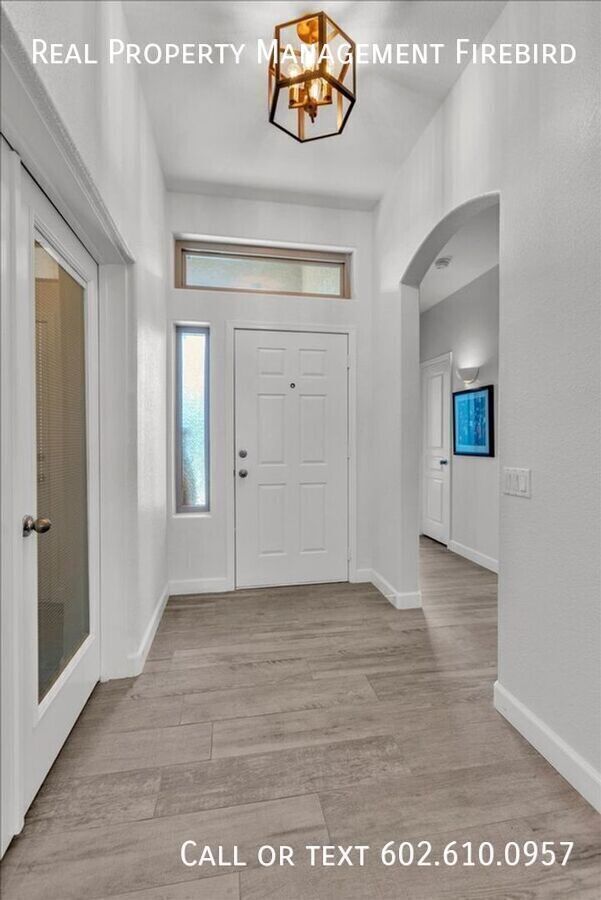 Building Photo - 4921 S Vista Pl