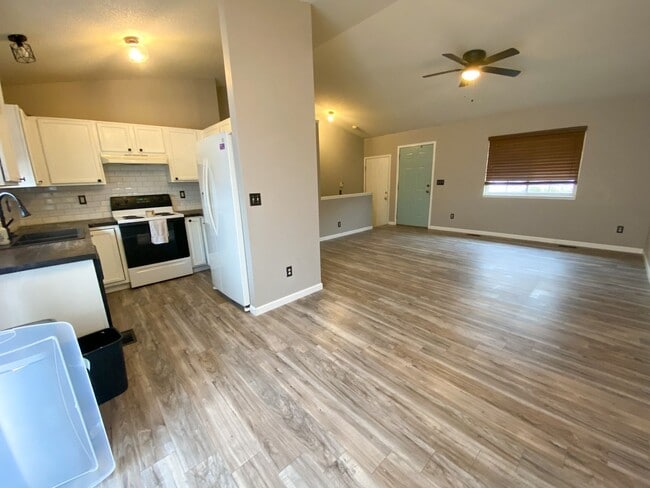 Building Photo - 10802 W Carr Ave