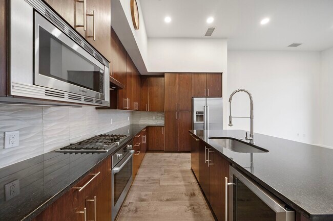 Building Photo - 4820 Caroline St