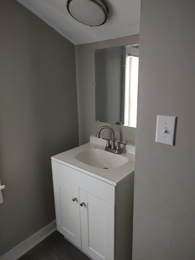 Building Photo - 4BR/2BA House