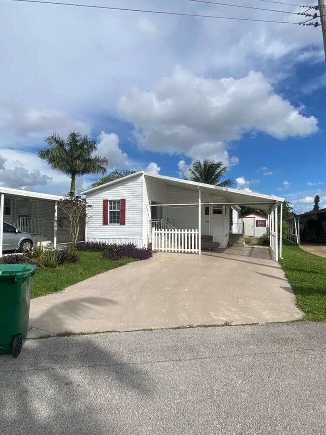 Building Photo - 2090 SW 85th Ave