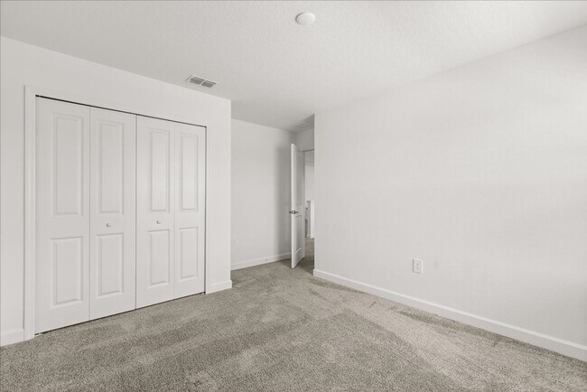 Building Photo - Spacious 5-Bedroom Solar Home for Rent in ...