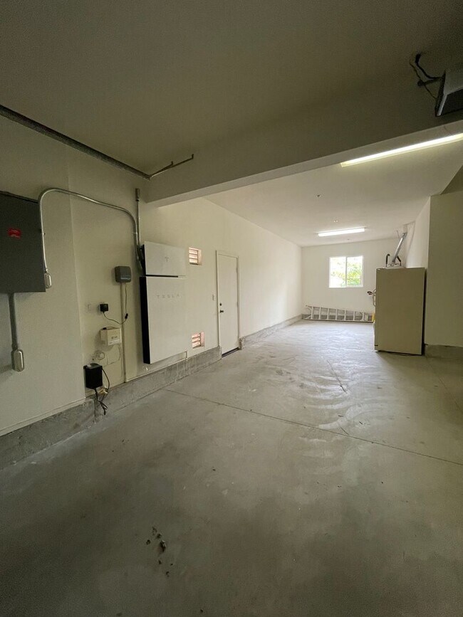 Building Photo - 9707 Deer Trail Dr
