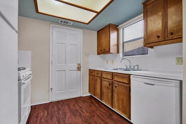 Building Photo - 1101 Cresswell Dr