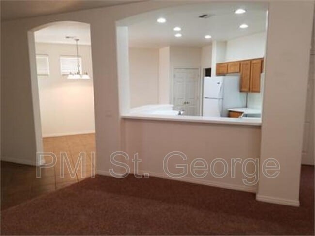 Building Photo - 3753 E Canyon Crest Ave