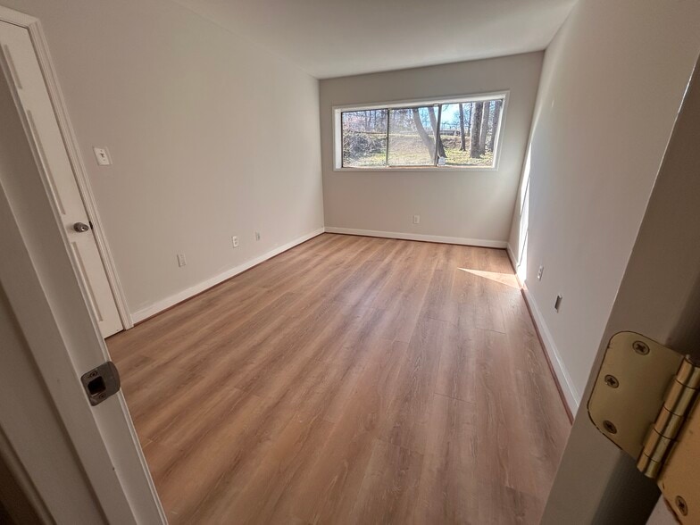 Building Photo - 4923 Americana Dr