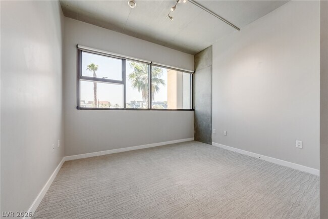 Building Photo - 353 E Bonneville Ave