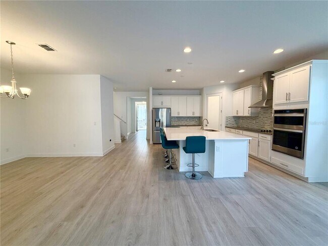 Building Photo - 15050 Lake Bessie Loop