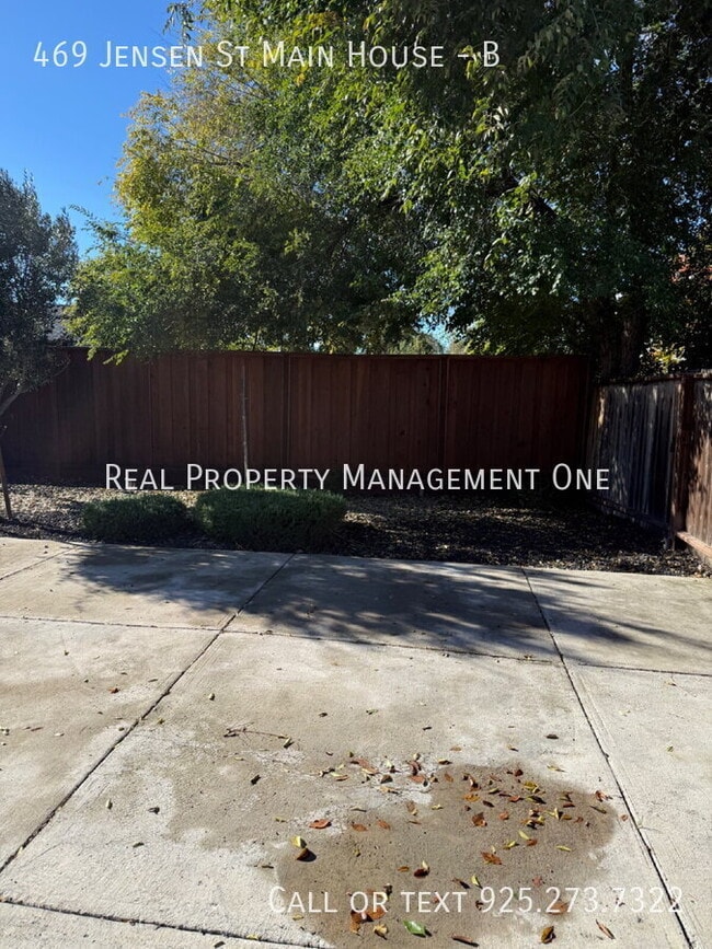 Building Photo - 469 Jensen St