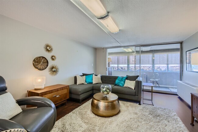 Building Photo - Stylish Downtown Denver Condo – Fully Furnished & Available Now!