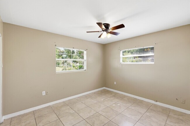 Building Photo - 1107 Jamela Dr