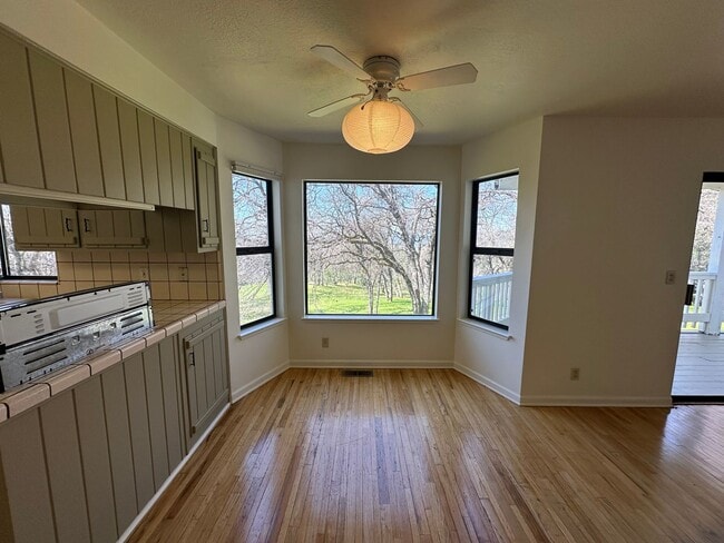 Building Photo - Gorgeous Multilevel 4 Bedroom 2.5 Bathroom Home on Acreage