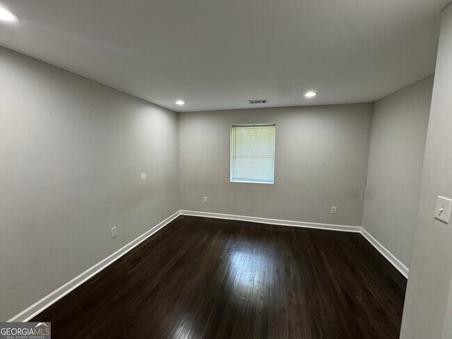 Building Photo - 244 Railroad Ave
