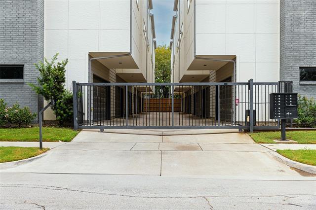 Building Photo - 4226 Roseland Ave