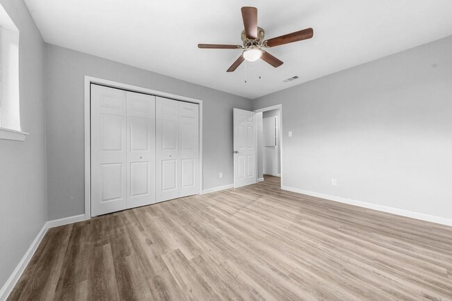 Building Photo - 124 Wind Ridge Dr