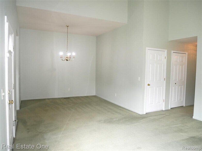 Building Photo - 5499 Seabreeze Ln