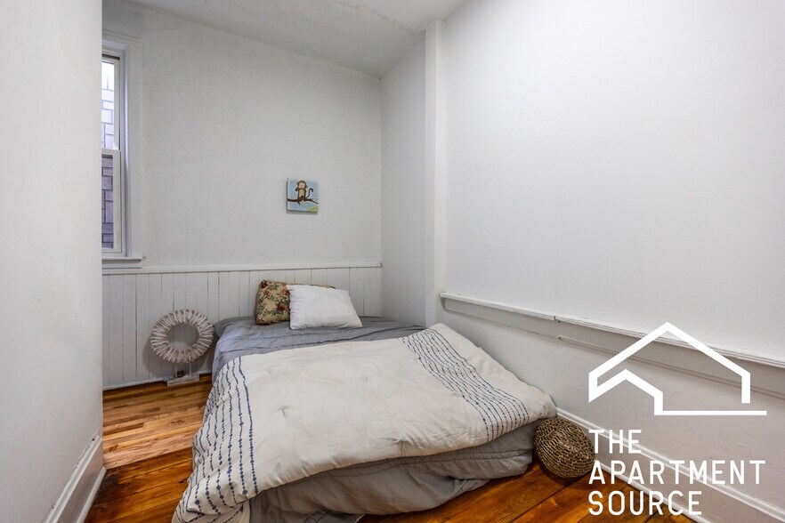 Building Photo - 1626 N Fairfield Ave