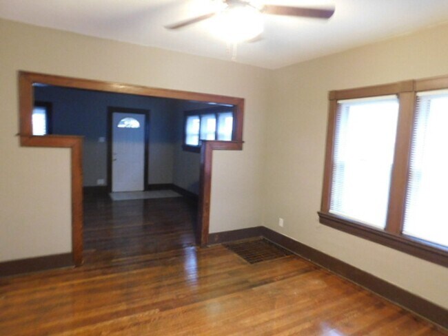 Building Photo - 3100-3102 Linden Avenue