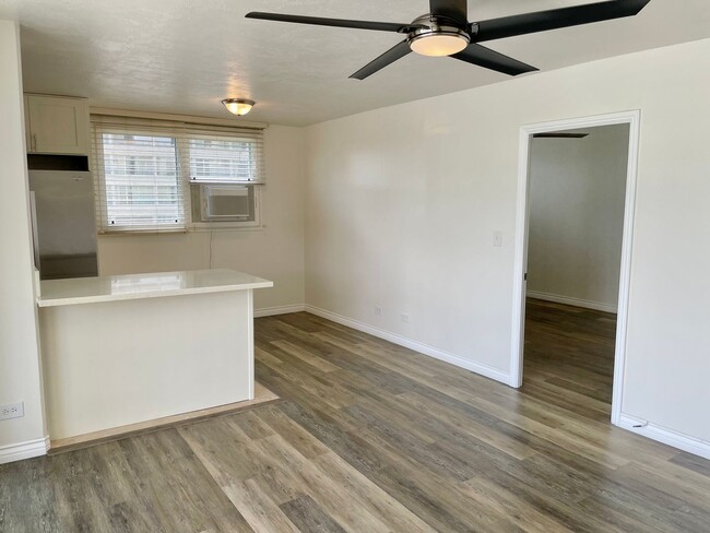 Building Photo - Newly Renovated 2-Bedroom Condo with Ala W...