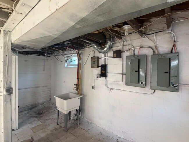 Building Photo - 3215 N 53rd St