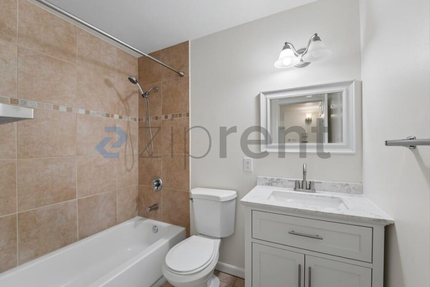 Building Photo - Unit 2