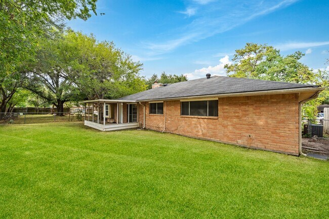 Building Photo - 11111 Longcommon Dr