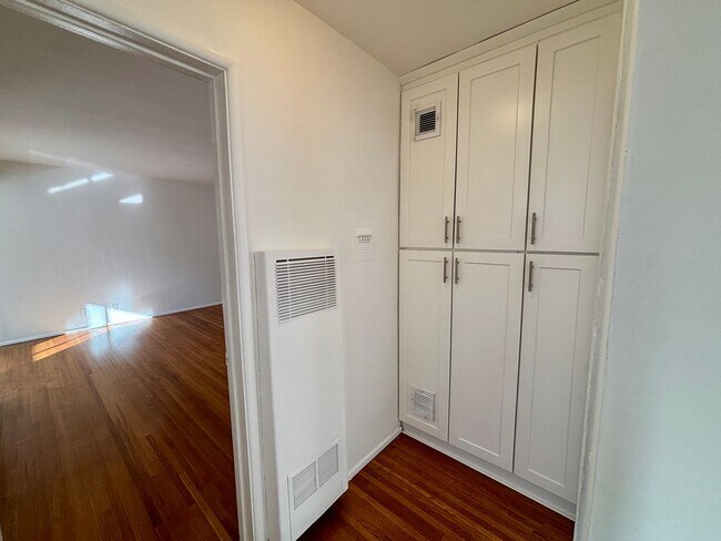 Building Photo - Victory, 1700-1702