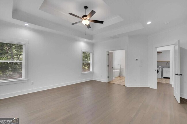 Building Photo - 6181 Shoreland Cir