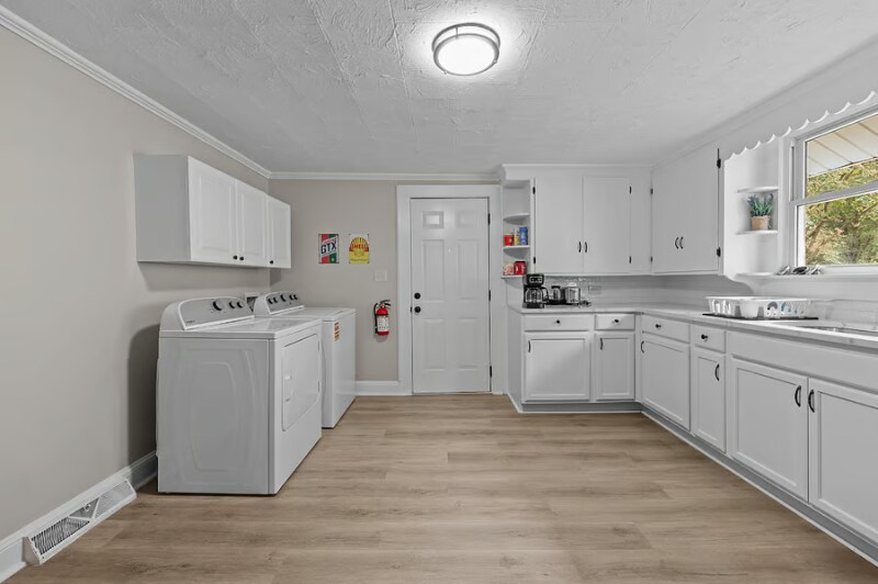 Building Photo - 105 McGill Ave NW