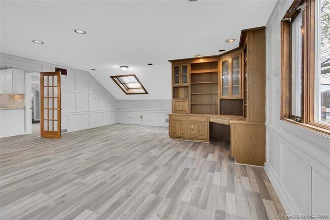 Building Photo - 571 Wolcott St