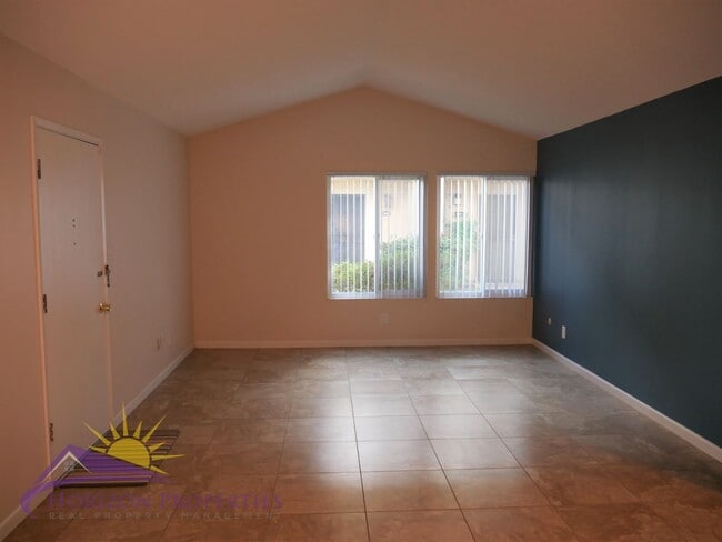 Building Photo - Cozy 2 Bed 1 Bath 897 Sq. Ft. Sacramento C...