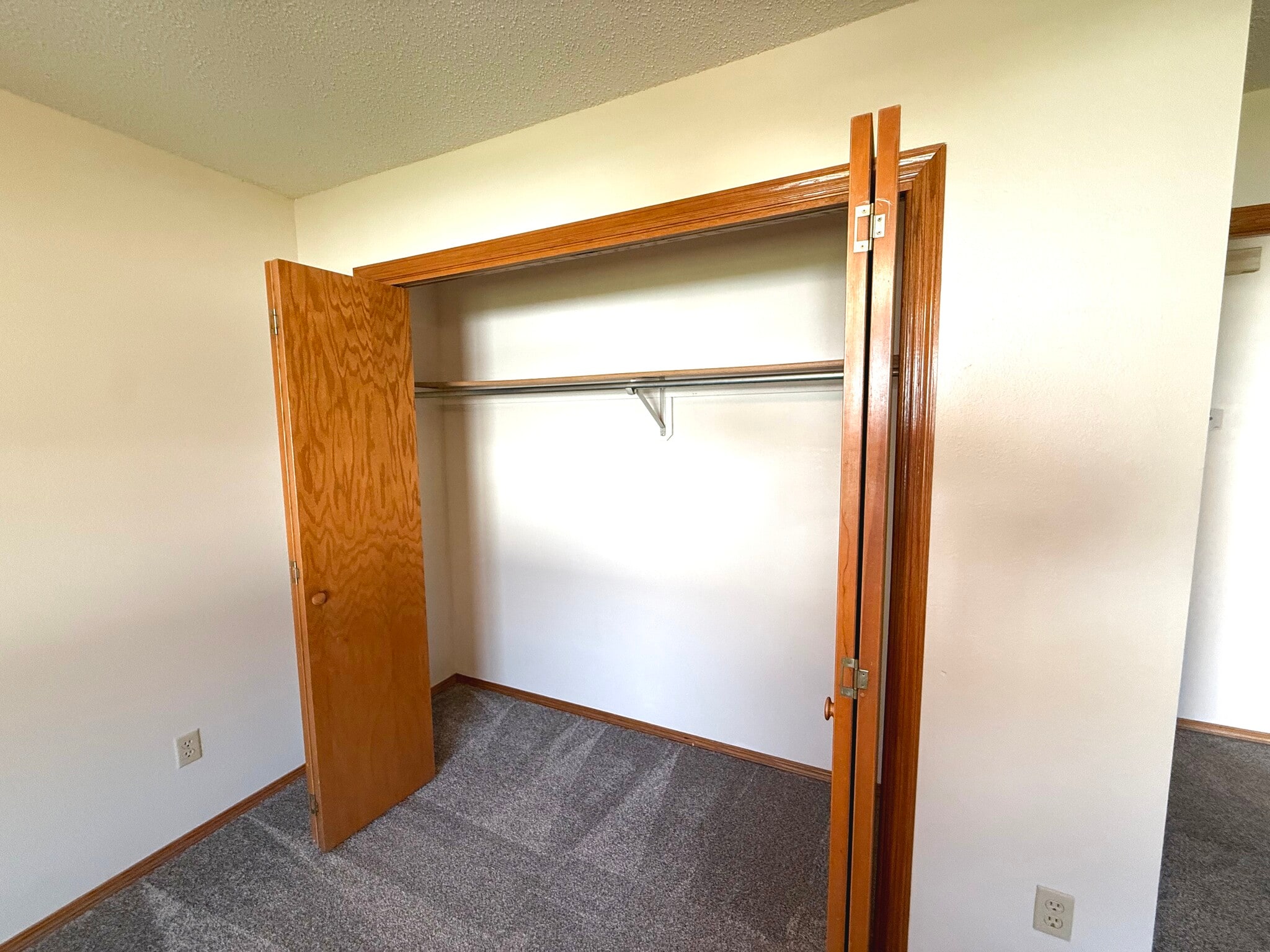 Building Photo - 1505 E Cedar Cir