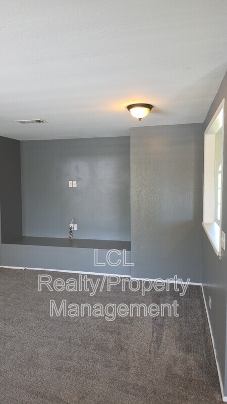 Building Photo - 33361 Gisborne St