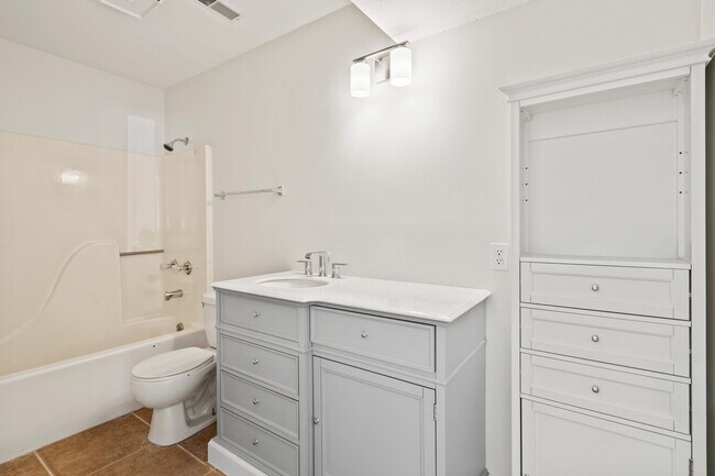 Building Photo - 3608 Teakwood Dr