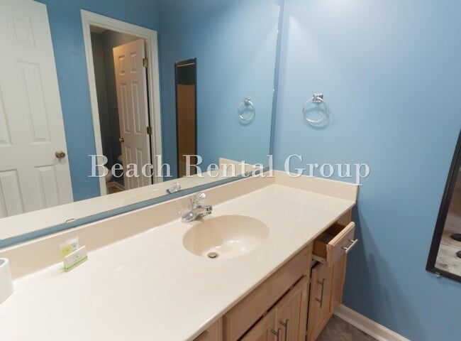 Building Photo - 4109 Pinehurst Cir