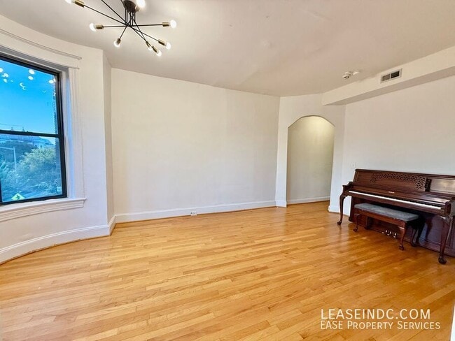 Building Photo - 3238 13th St NW