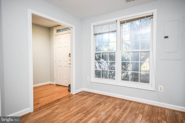 Building Photo - 1303 Cameron Hill Ct