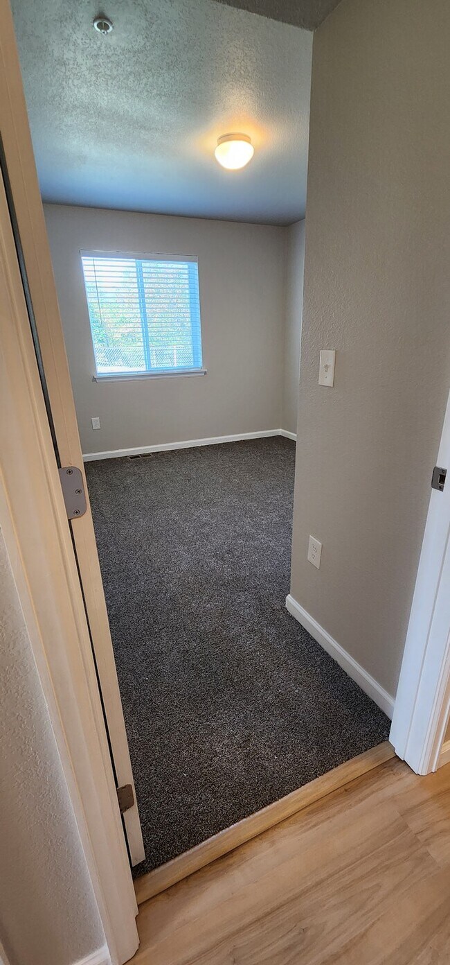 Building Photo - 1724 Hampton S