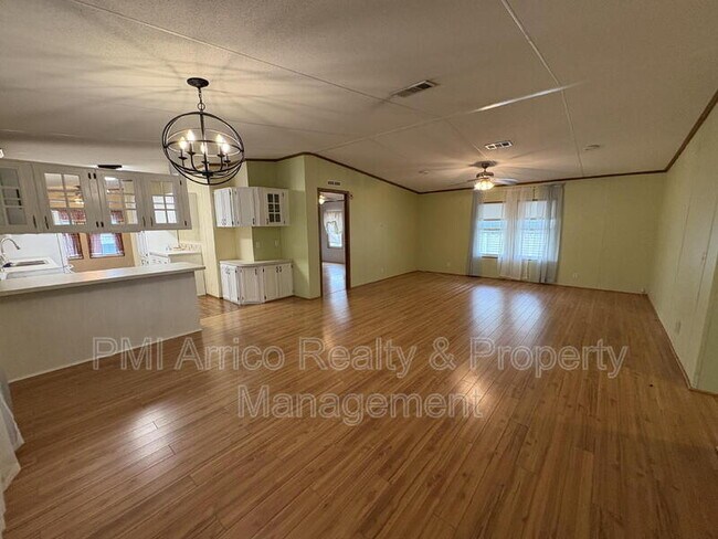 Building Photo - 616 Klickety Klak Ln