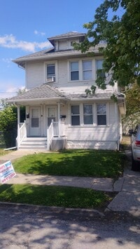 Building Photo - 1537 Carlyle St