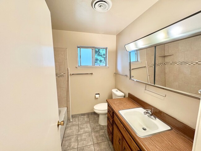 Building Photo - 604 Radcliffe Dr