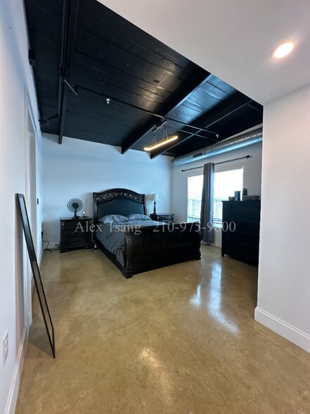 Building Photo - 811 Montana St