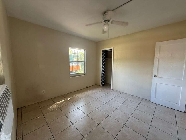 Building Photo - Nice 2-1 house