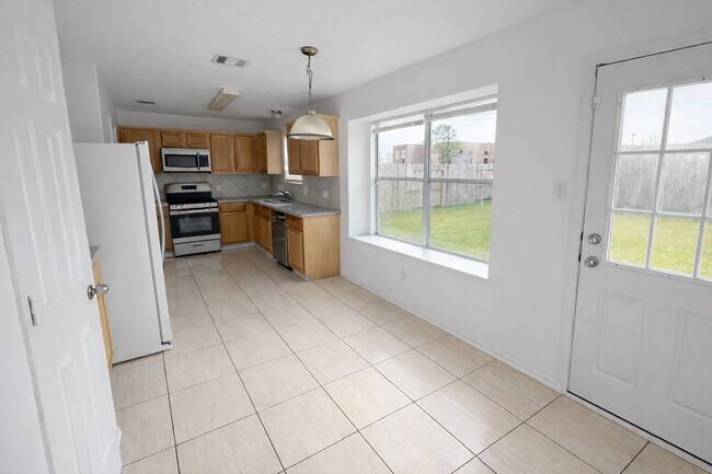 Building Photo - 14123 Fox Creek Park Dr