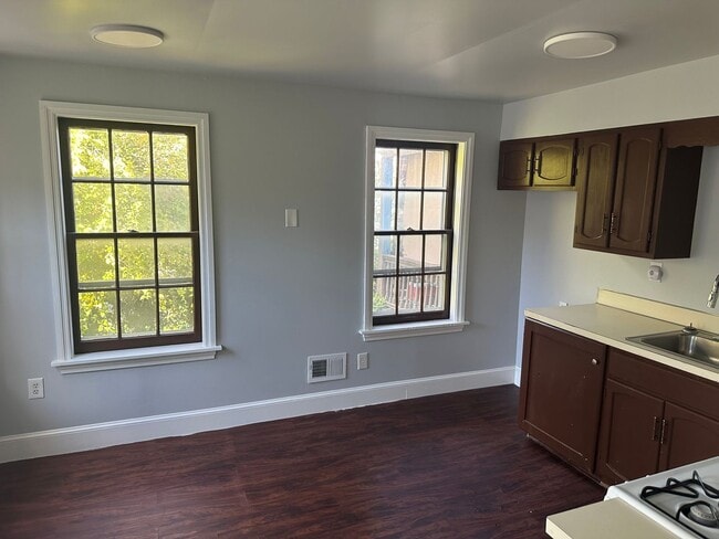Building Photo - 32_513