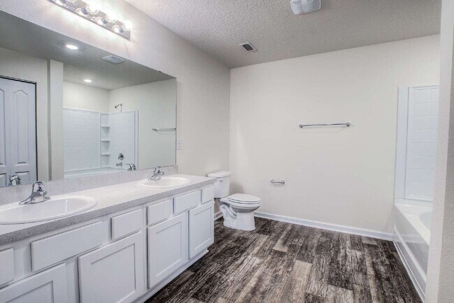 Building Photo - For Rent- 2nd month FREE Rent