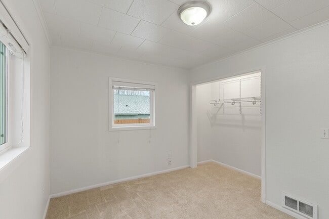 Building Photo - 208 S Chehalis St