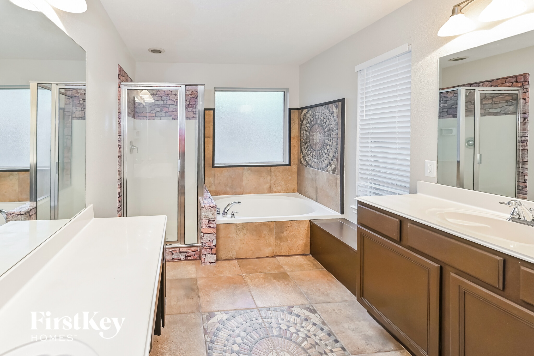 Building Photo - 1402 Green Tree Dr